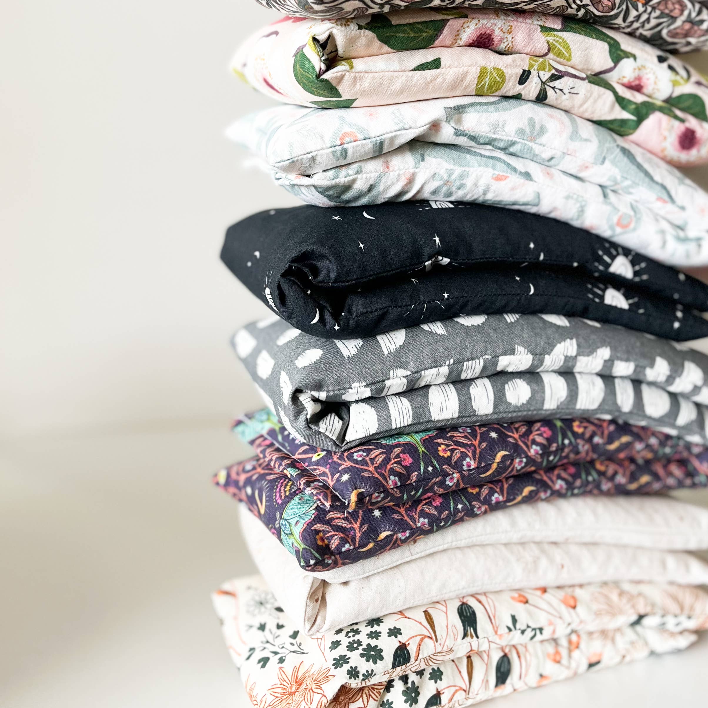 Hot & Cold Therapy Neck Wrap - Ivory Florals